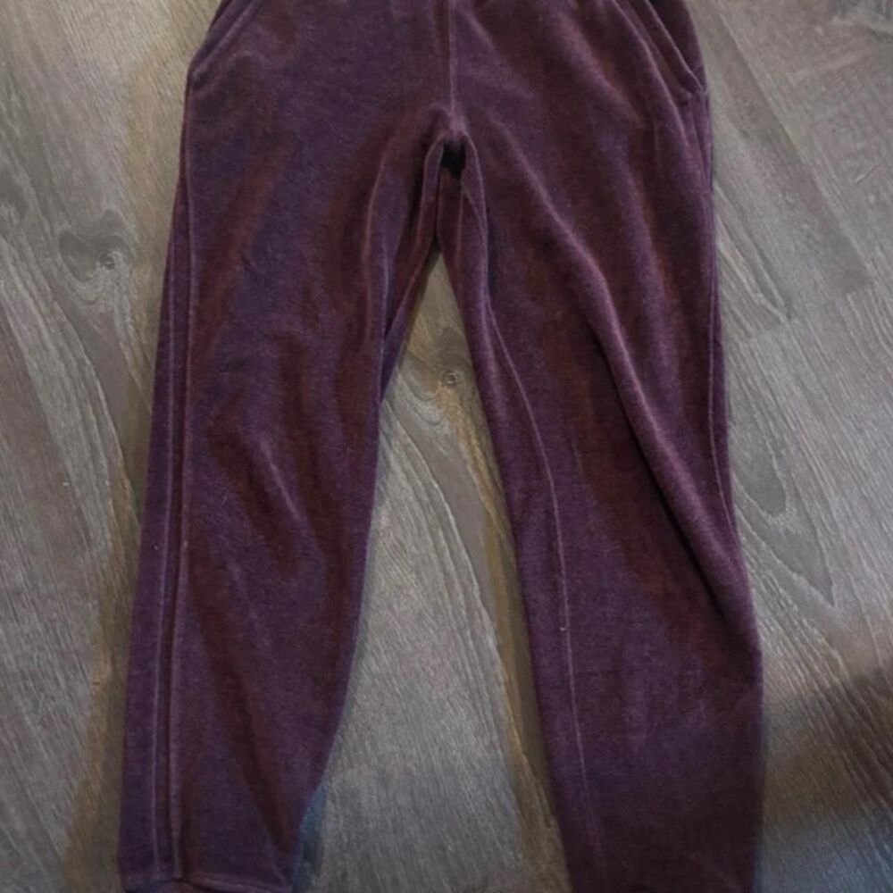 Lululemon Comfy Burgundy Joggers Size 4